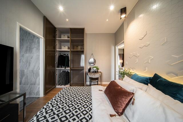 ขายบ้านเดี่ยว 2 ชั้น โครงการชีวารมย์ นครอินทร์ ที่ดิน 94.5 ตรว. บ้านเดี่ยว 2 ชั้น ที่ดิน 94.5 ตารางวา แบบบ้าน Sierra ห้องโถง Double Volume พื้นที่ใช้ส 15