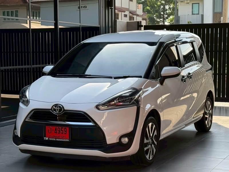 toyota sienta 1.5v ปี2019 วิ่ง 80,000 km.