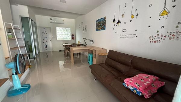 บ้านทาวน์โฮม 2 ชั้น พร้อมอยู่ โครงการ พฤกษาวิลล์ 108 สุขุมวิท-บางพระ ทำเลเยี่ยม ติดสวนหน้าบ้าน สระว่ายน้ำ และฟิตเนส ใจกลางบางพระ โทร 0838266099 6