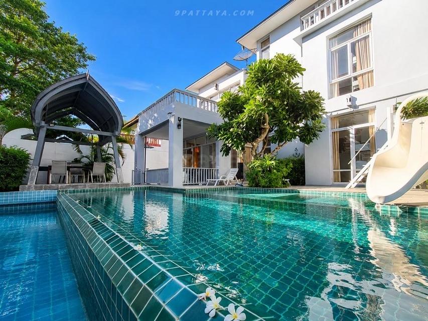 For Rent Nagawari Jomtien Land size: 103 sq.wah• 3-storey house• Usable area: 272 sq.m.• 4 bedrooms• 3 bathrooms• 12 beds included 1