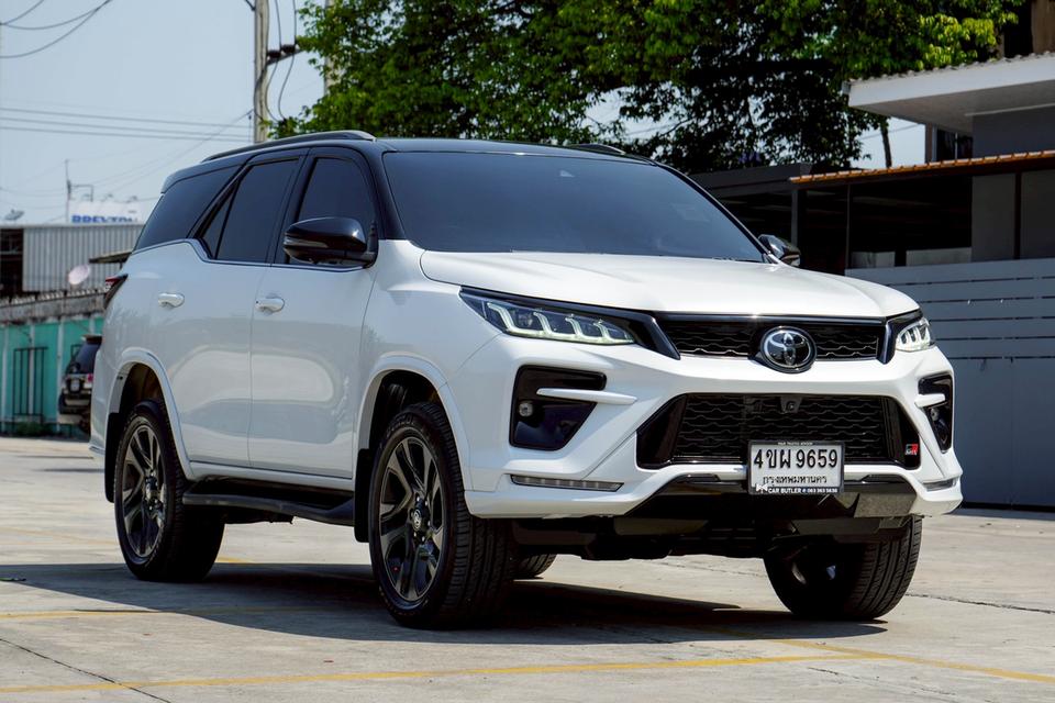 รหัสรถ CBL9659 TOYOTA FORTUNER 2.8 GR Sport (Black Top) 4WD AT 2023 รูปย่อยที่ 3