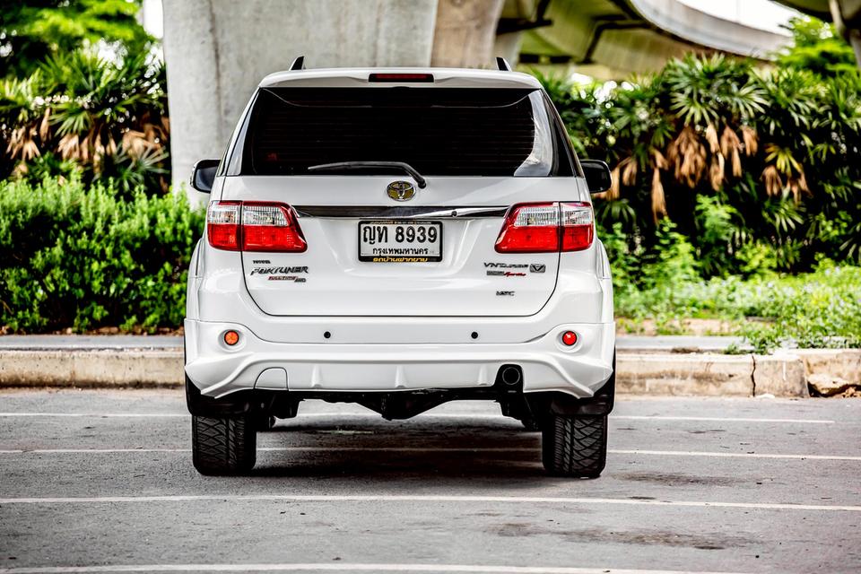 TOYOTA FORTUNER 3.0V 4WD สีเทา เกียร์ออโต้ ปี 2011   7