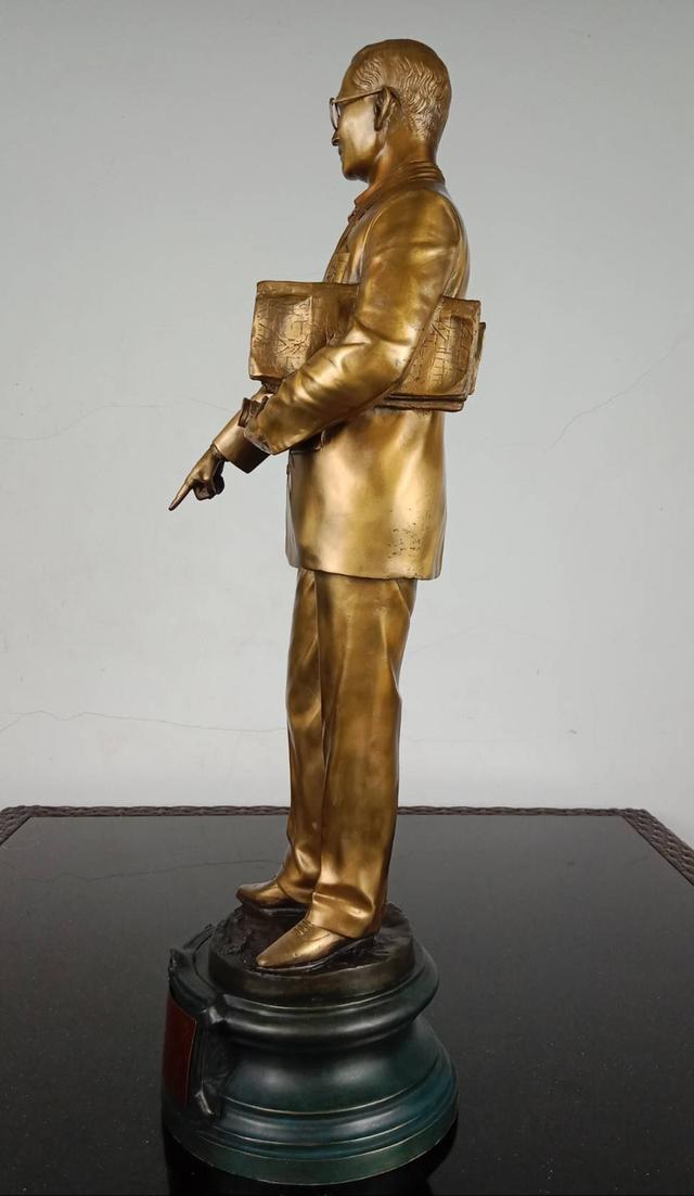 624.พระบรมรูปหล่อในหลวงรัชกาลที่ 9 พระบาทสมเด็จพระปรมินทรมหาภูมิพลอดุลยเดช พระบิดาแห่งนวัตกรรมไทย 6