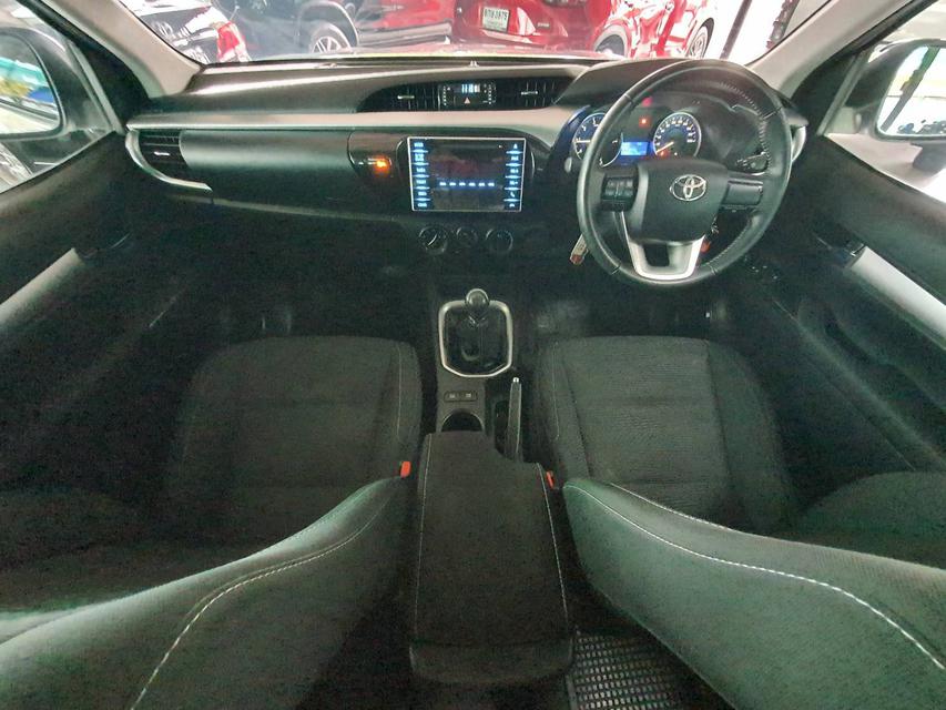 รูป Toyota Hilux Revo 2.4E Smart cab สีขาว ปี 2018พร้อมหลังคา 5