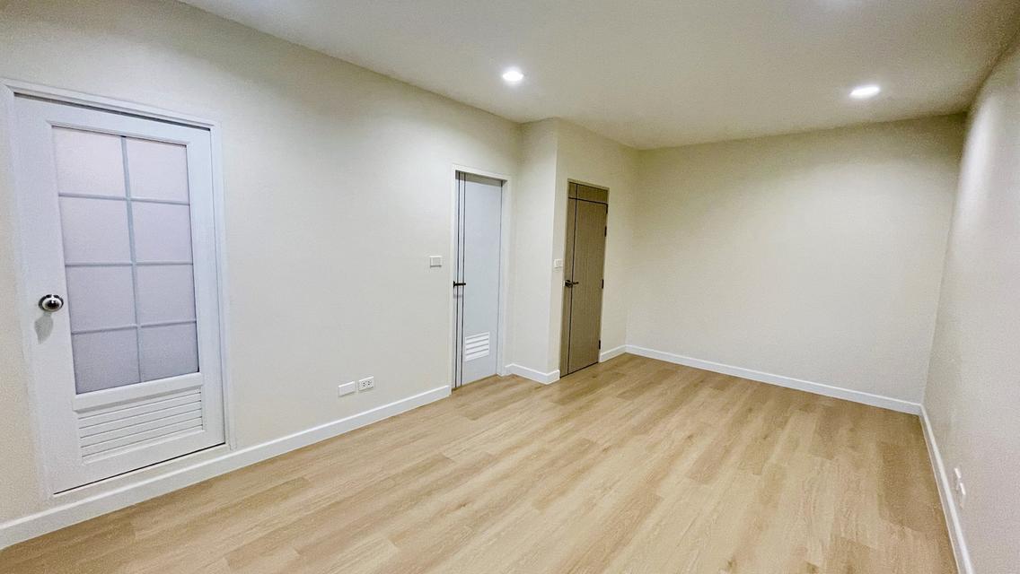 ทาวน์เฮาส์  กรุงเทพ กรีฑา7 13