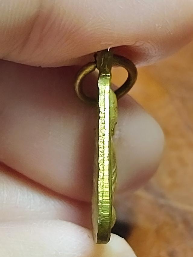 เหรียญจอบเล็ก หลวงพ่อเงิน วัดบางคลาน เนื้อทองเหลืองปี 2527