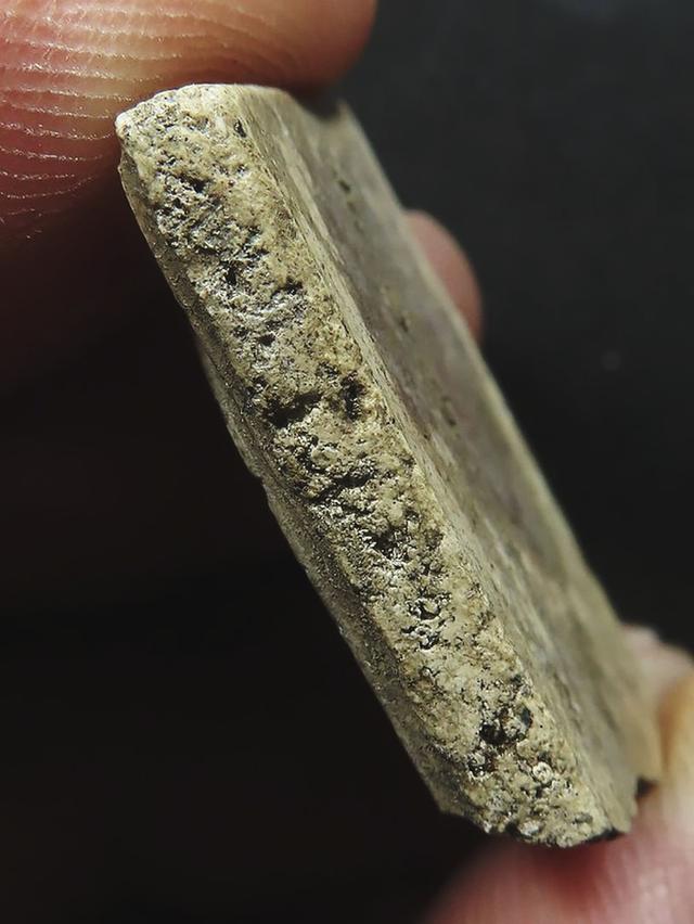 (ชิ้นส่วน)สมเด็จวัดระฆังโฆสิตาราม พิมพ์ใหญ่อกร่องเกศทะลุซุ้ม (หรือเรียกว่าพิมพ์สุโขทัย) บล็อกหลวงวิจารณ์เจียรนัย