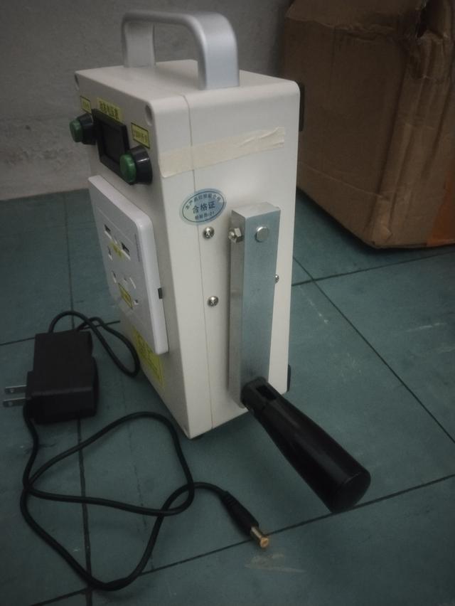 เครื่องปั่นไฟฟ้าแบบมือหมุนอเนกประสงค์ถ้าหมุนด้วยมือสามารถชาร์จไฟได้เลื่อนๆ รูปที่ 2