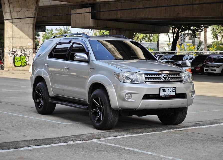 Toyota Fortuner 2.7 V Auto ปี 2011