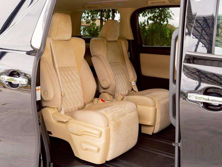 Toyota Vellfire 2.5 HYBRID X E-Four ปีจด 2020 16