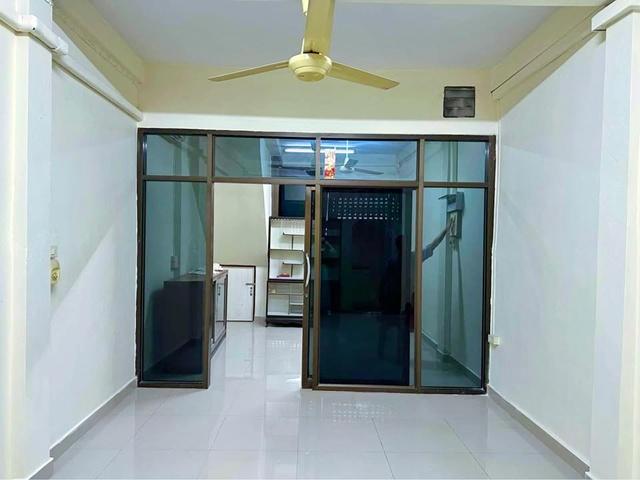 ให้เช่าตึกแถว 3 ชั้น 25 ตร.วา. 300 ตร.มรร.นานาชาติเรนทรี 600 ม. พร้อมเฟอร์ฯ แอร์ 2นอน 2น้ำ ตลาดนางลิ้นจี่ 650 ม. สาธร BR 2