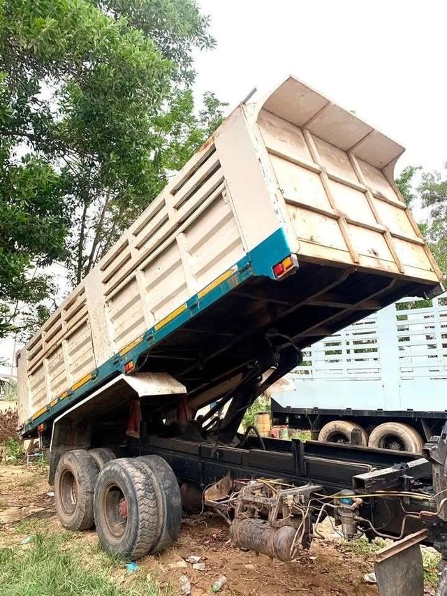 ขายรถ 10 ล้อดั้มพ์ ISUZU ROCKY 195 แรง  2