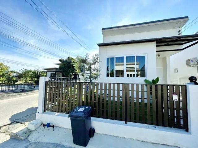 ซ.ไร่ขิง 34-38 ตลาดน้ำดอนหวาย ปั๊มน้ำมันพีที สามพราน4 1.7 กม. ให้เช่าบ้านเดี่ยวมินิมอลชั้นเดียว 27 ตร.วา.2 นอน 1 น้ำ พร้ 1