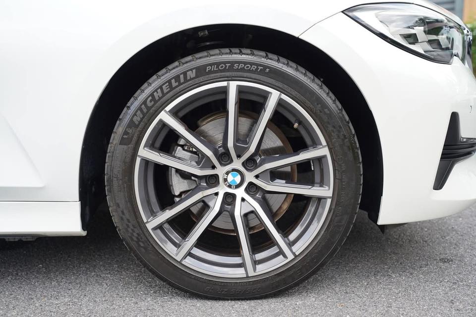 320d Limousine RHD 17