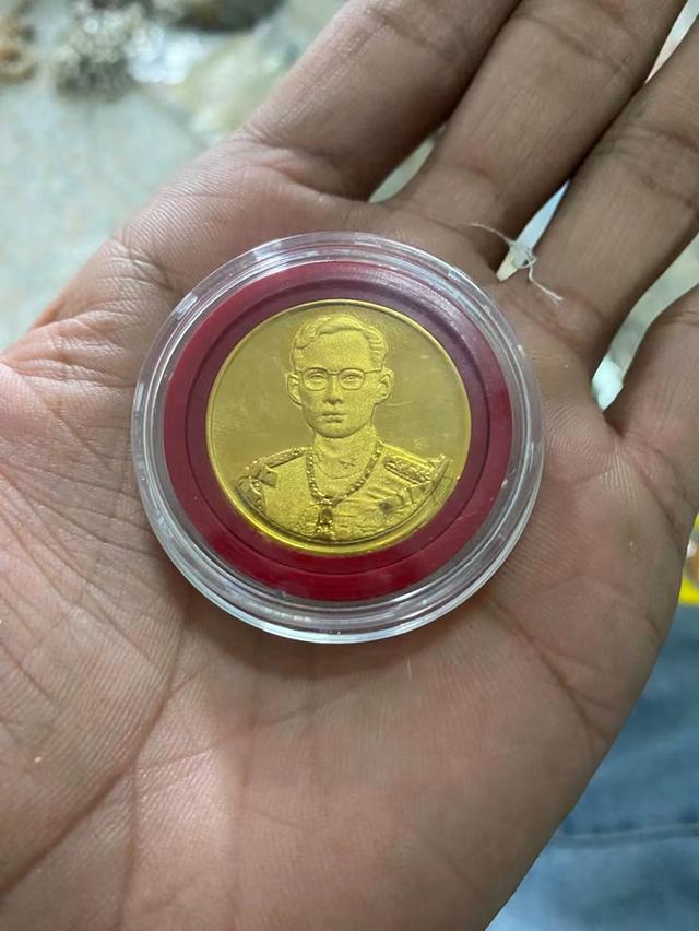 เหรียญรัชกาลที่ 9ไม่รู้เนื้อสอบถามได้ครับ
