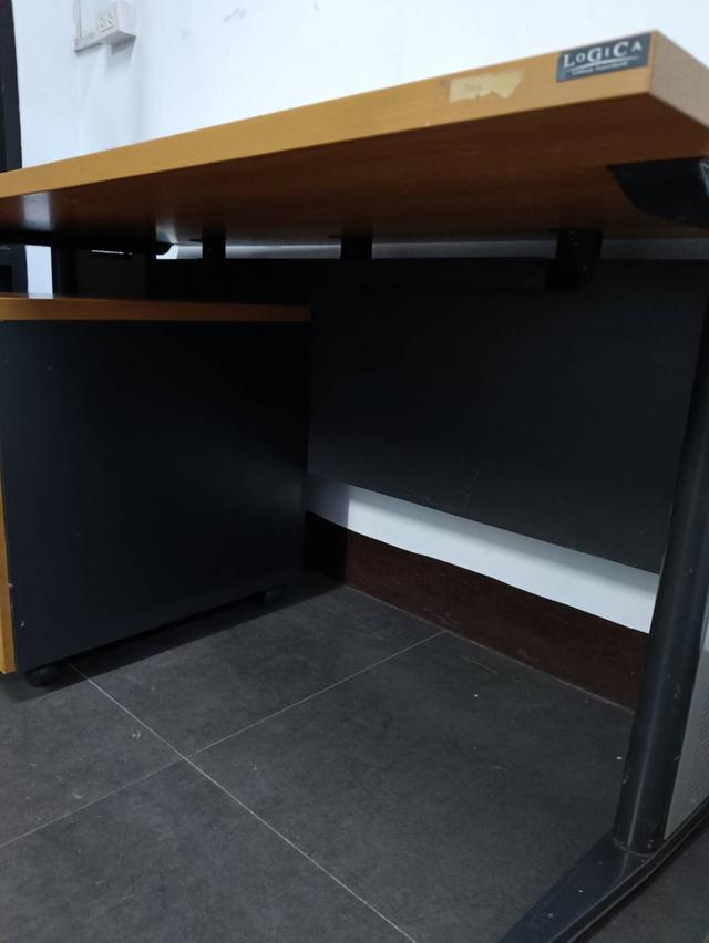 โต๊ะทำงาน หน้าไม้สีน้ำตาล ขาเหล็ก + ตู้ใส่เอกสาร ยี่ห้อ LOGICA 3