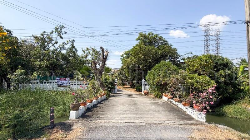 ที่ดินเปล่า พร้อมสิ่งปลูกสร้าง 1 ไร่ ถนนเลียบคลองประปา ฝั่งแจ้งวัฒนะ ทำเลดี 6