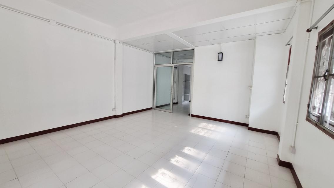 บ้านทาวน์เฮ้าส์ 3 ชั้น 7