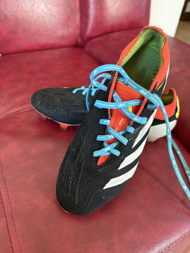 รองเท้าฟุตบอล ไซด์สามหกถึงสามเจ็ด