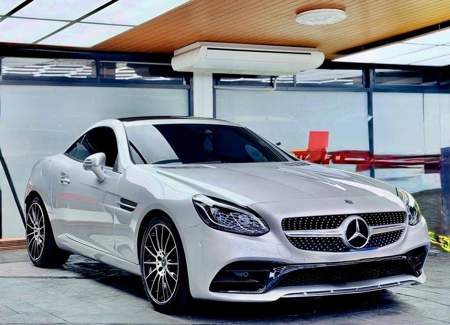 Mercedes-Benz SLC300 AMG Dynamic
