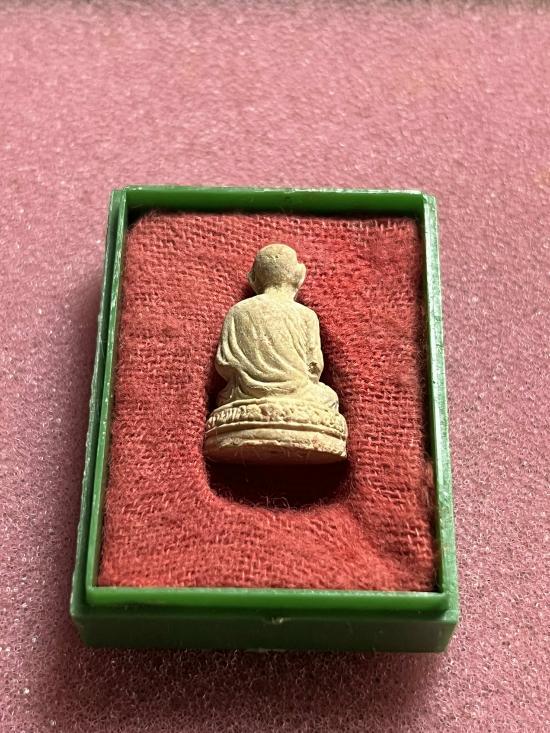 พระผงลอยองค์ หลวงพ่อเกษม เขมโกปี 31 พร้อมกล่อง 2