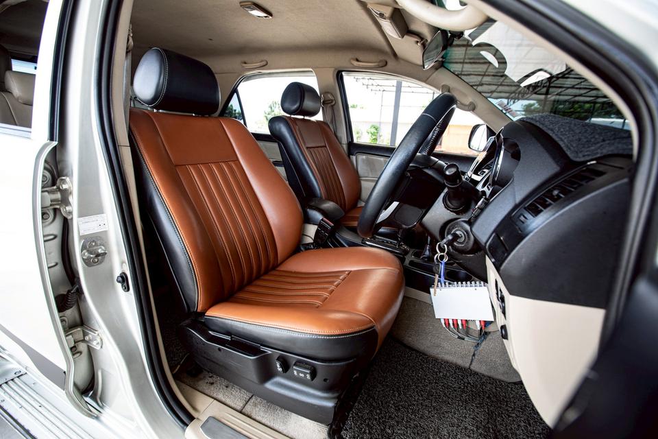 TOYOTA FORTUNER 3.0V 4WD สีเทา เกียร์ออโต้ ปี 2005 แต่งครบๆ หลักแสน 9