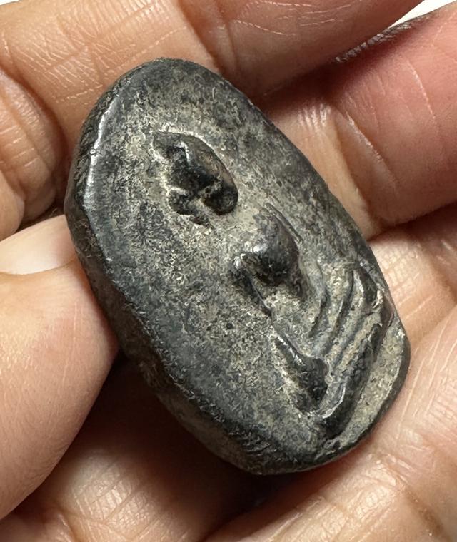 พระผงสุพรรณดำ พระไม่ตัดปีก 3