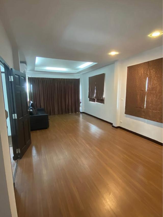 ขายบ้านเดี่ยว 3 ชั้น 100 ตร.วา ใกล้ ม.เกษตรศาสตร์ ซอยประเสริฐมนูกิจ 7 เหมาะทำ Home Office**ที่จอดรถภายในบ้าน 6 คัน 10