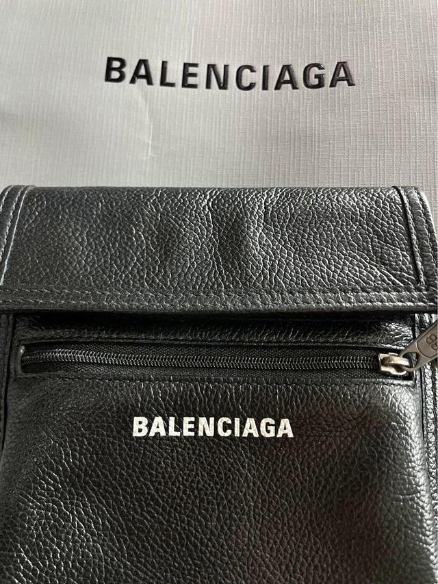 Balenciaga Explorer Pouch สีดำ สภาพใหม่ 2