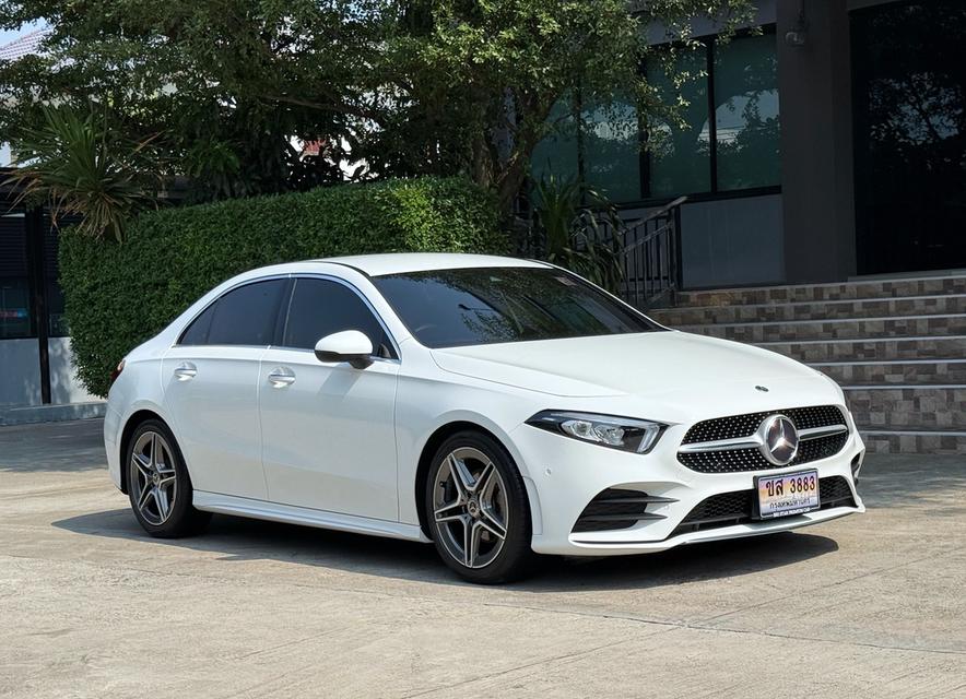 2023 BENZ A200 AMG รถมือเดียวออกป้ายแดง สภาพป้ายแดง รถวิ่งน้อย เข้าศูนย์ทุกระยะ รถไม่เคยมีอุบัติเหตุครับ