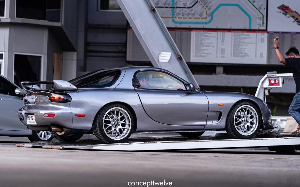 Mazda RX 7 สีเทา