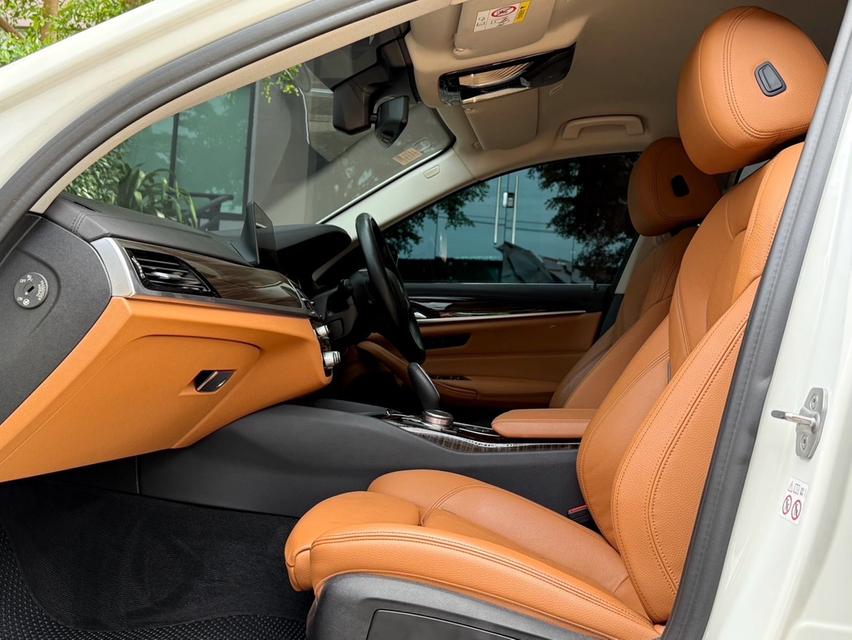 2020 BMW 530e G30 รถมือเดียวออกป้ายแดง รถวิ่งน้อย เข้าศูนย์ทุกระยะ ไม่เคยมีอุบัติเหตุครับ 12