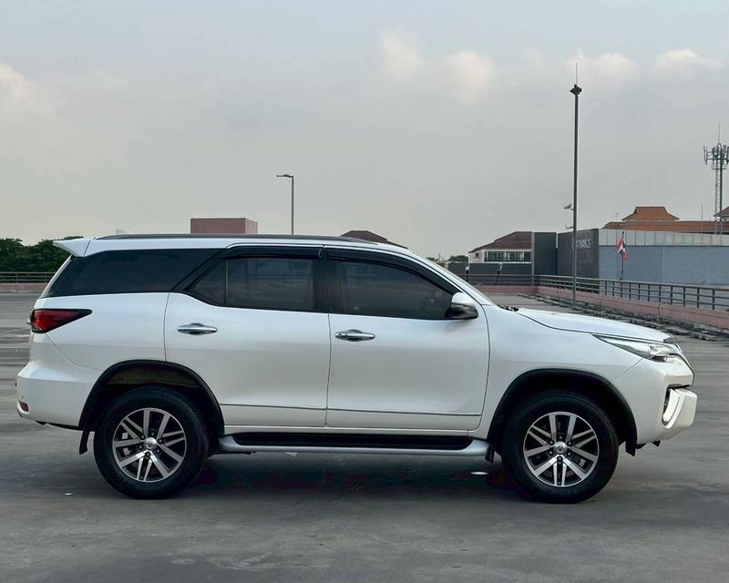 Toyota Fortuner 2.4G เกียร์ Auto 2WD สีขาวมุก ปี 2019 จด 2020 รูปที่ 5
