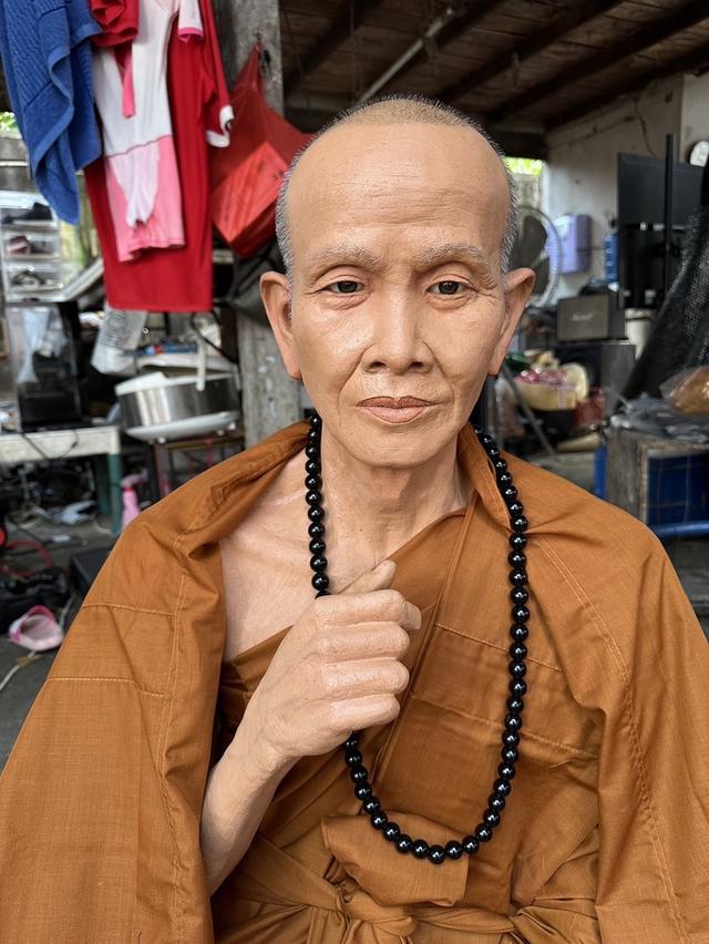 รูปหล่อพระเกจิ ครูบารีวิชัย