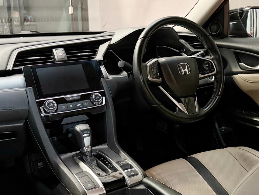 2017 HONDA CIVIC FC 1.8 EL รถมือเดียวออกป้ายแดง รถวิ่งน้อย เข้าศูนย์ทุกระยะ ไม่เคยมีอุบัติเหตุครับ 11