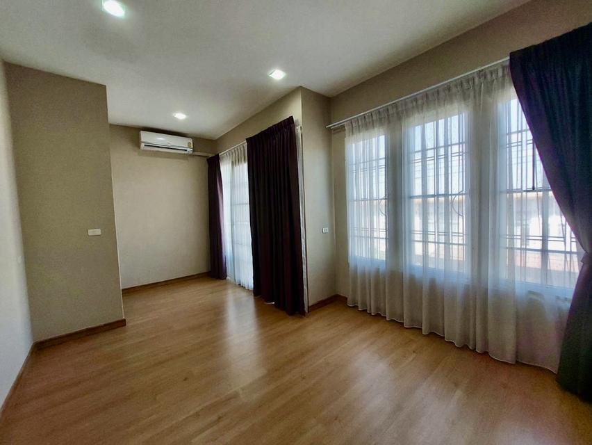 ขาย/ให้เช่าทาวน์โฮม 3 ชั้น โกลเด้นทาวน์ ซ.นวมินทร์ 42 แยก 27 บึงกุ่ม 5 ห้องนอน 4 ห้องน้ำ ต่อเติมครบ คุ้มค่าทุกตารางนิ้ว 17