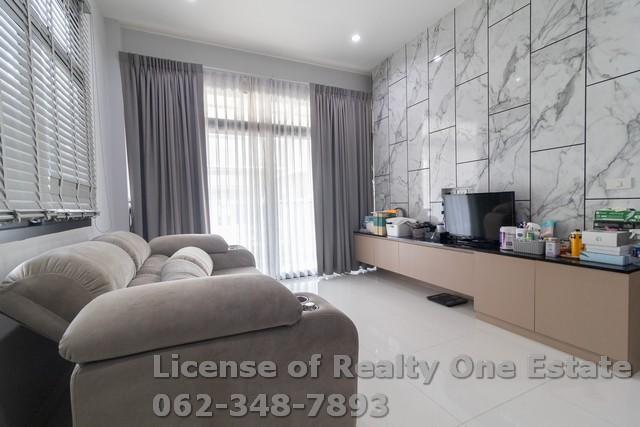 ขายบ้านแฝดสภาพใหม่ โครงการ ออร่า ลักซ์ Aura Luxe รามคำแหง 94 ทำเลทอง ใกล้รถไฟฟ้าสายสีส้ม - เข้าอยู่ได้เลย ราคาพิเศษ 1