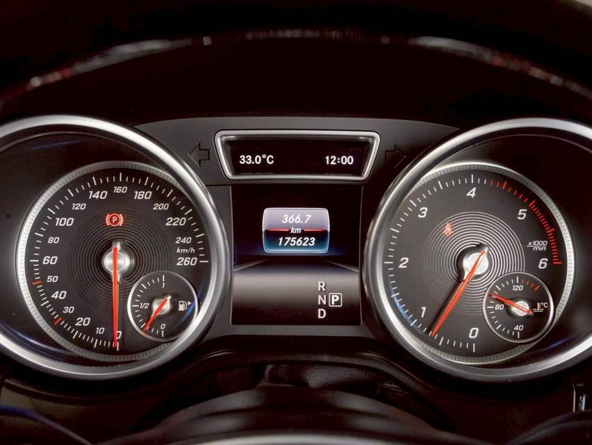 Mercedes-Benz GLS 350D 4MATIC ปี 2016 11