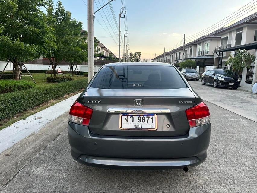 Honda City ปี 2010 สีเทาสภาพสวย 2