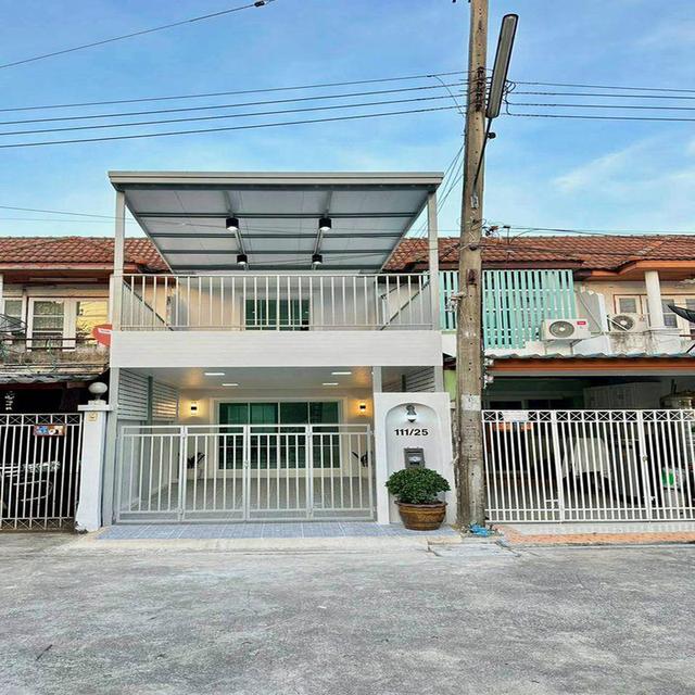 ขายทาวน์เฮ้าส์ เนื้อที่ 20 ตร.ว หมู่บ้านดุริยานนท์ (ซ.ทรายทอง 30)   รีโนเวทใหม่ หน้าบ้านไม่ชนใคร 2