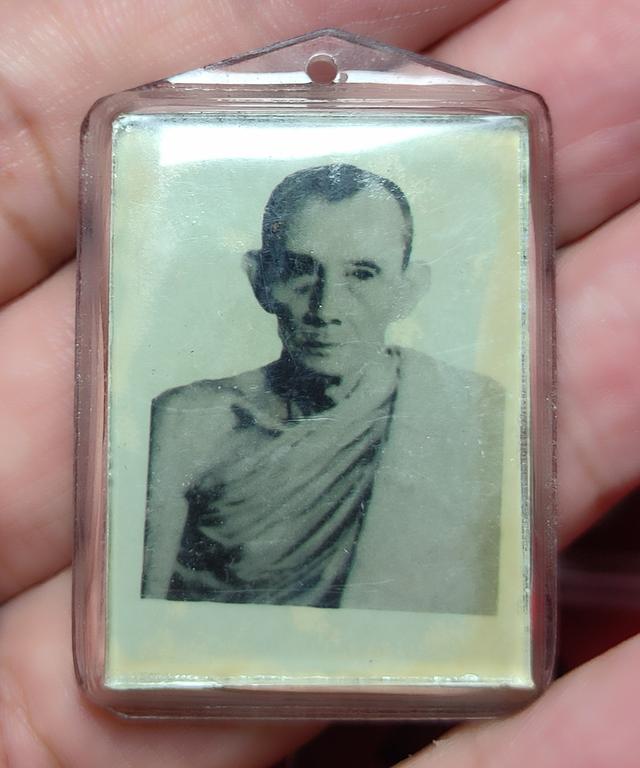 รูปถ่ายขาวดำหลวงพ่อกวย