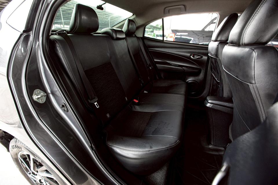 Toyota Yaris Ativ 1.2Entry ปี2022  สีเทา มือเดียวป้ายแดง  14