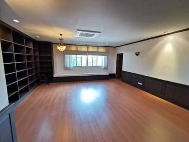 ขาย ด่วนออฟฟิศพร้อมบ้านเดี่ยว สุขุมวิท 101 บ้านเดี่ยวมีสระว่ายน้ำส่วนตัว โทร 095-164-2956 HHH 4