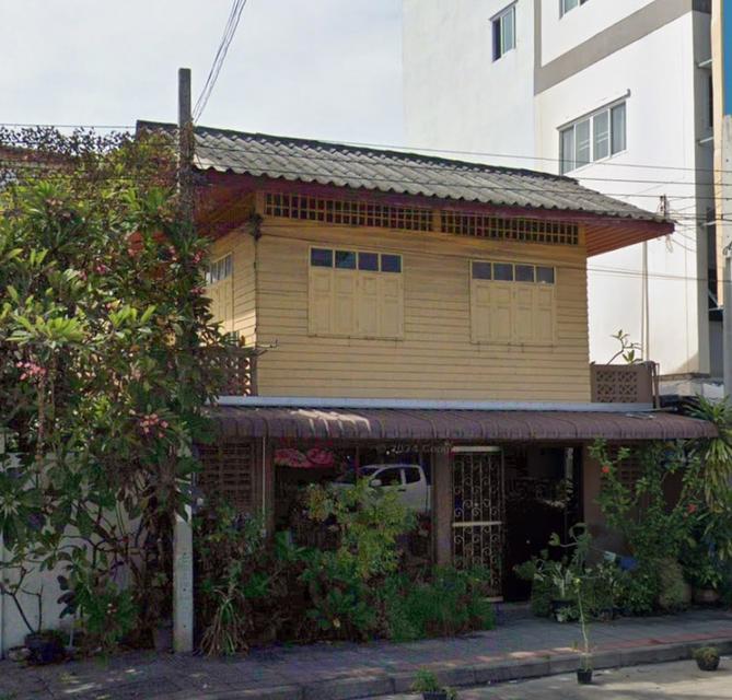 ขายที่ดินพร้อมบ้าน 2 ชั้น 30 ตร.ว. ถ.สังคมสงเคราะห์ ซ.ลาดพร้าว 71 ใกล้ CJ MORE 1
