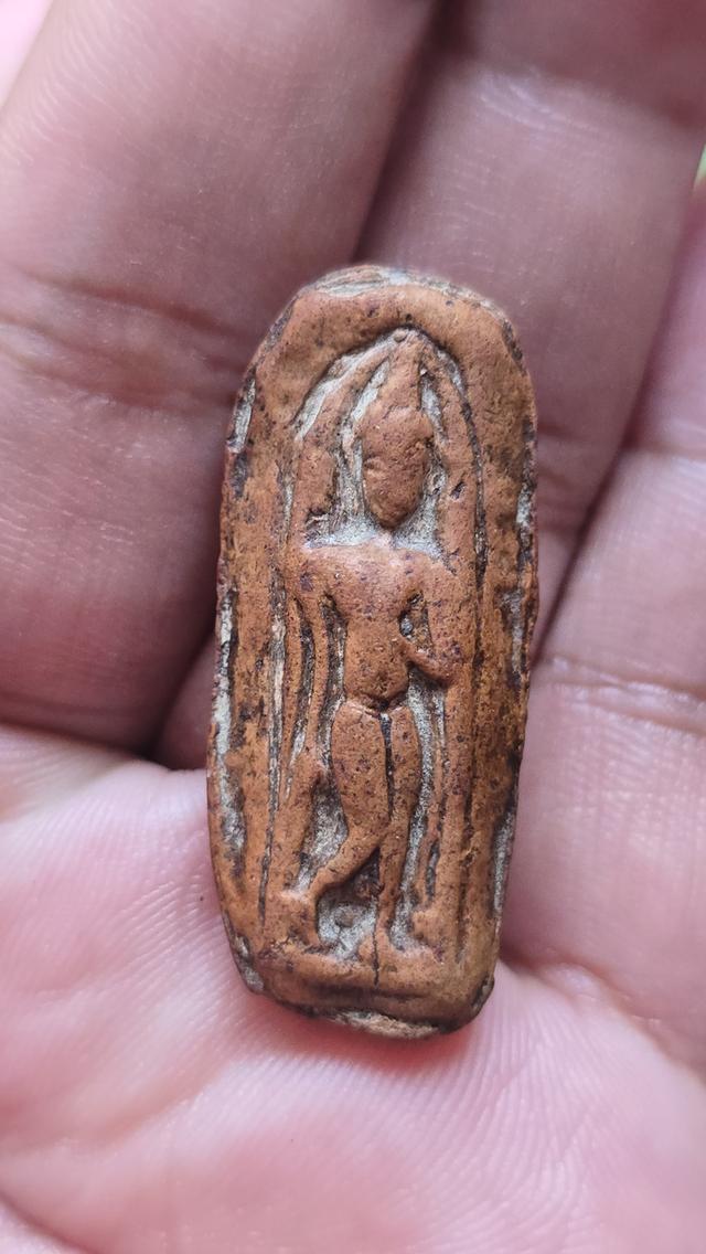 พระกำแพงลีลาเม็ดขนุน กรุลานทุ่งเศรษฐี รูปที่ 5