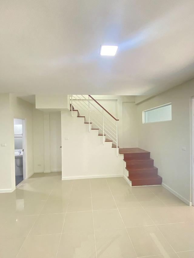 ขาย ทาวน์เฮาส์ 2 ชั้น สไตล์โมเดิร์น เนื้อที่ 19.8 ตารางวา หมู่บ้านเดอะทรัสต์ทาวน์ วงแหวน-ลำลูกกา ซ.15 ถนนบึงคำพร้อย ต.บึงคำพร้อย อ.ลำลูกกา ปทุมธานี 14