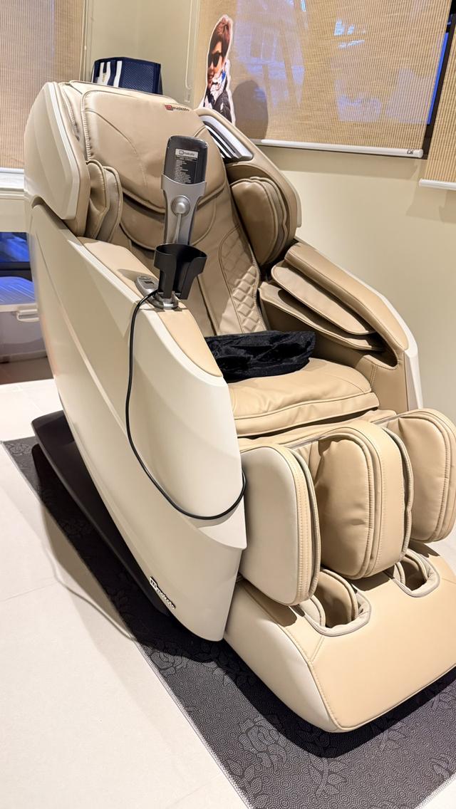 ขายเก้าอี้นวดไฟฟ้า MAKOTO VIP 4D+2D AI 🤎 สภาพดี ใช้งานน้อย ราคา 60,000 บาท