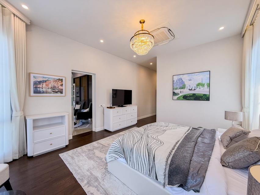 ขาย / ให้เช่าบ้านเดี่ยว 2 ชั้น  บ้านหรูสไตล์คฤหาสน์ นาราสิริ กรุงเทพกรีฑา 7