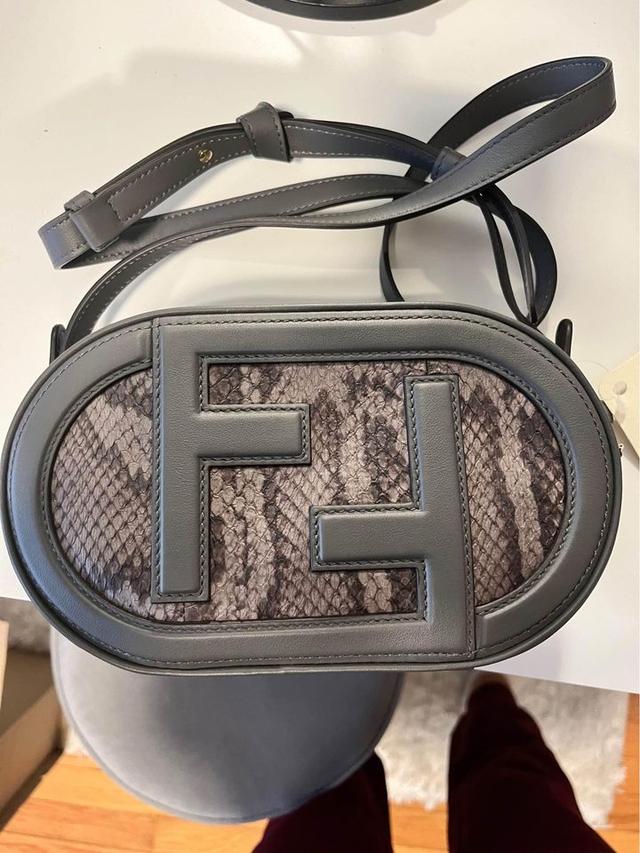 ส่งต่อกระเป๋า Fendi