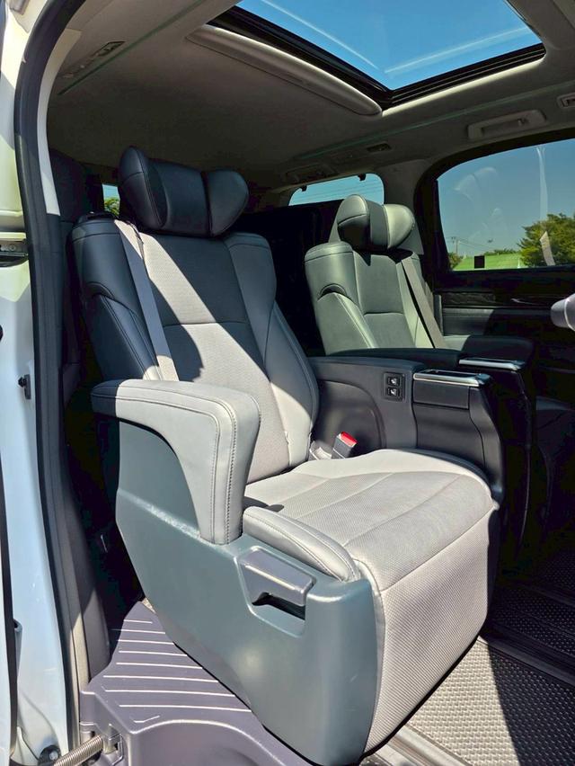 Toyota Alphard 2.5SC ปี24 8